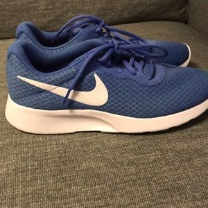 Nike Tanjun women’s running shoes